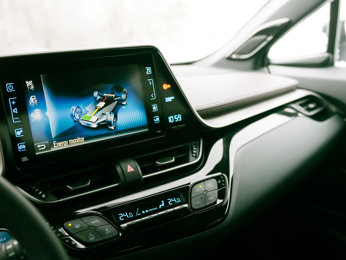 The monitor in a car showing the currently active thermal management system.