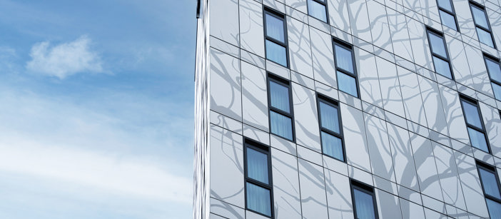 Aluminum façade of Kelaty House with decorative elements on a sunny day.